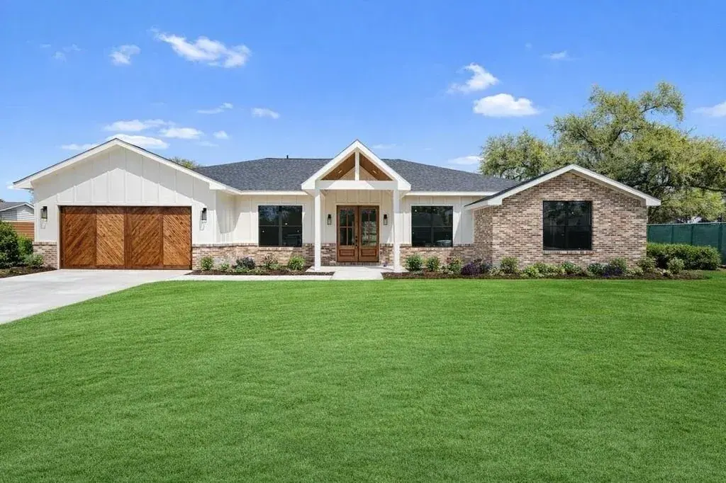 10322 Raritan, custom residential construction detail by Nighthawk, Houston