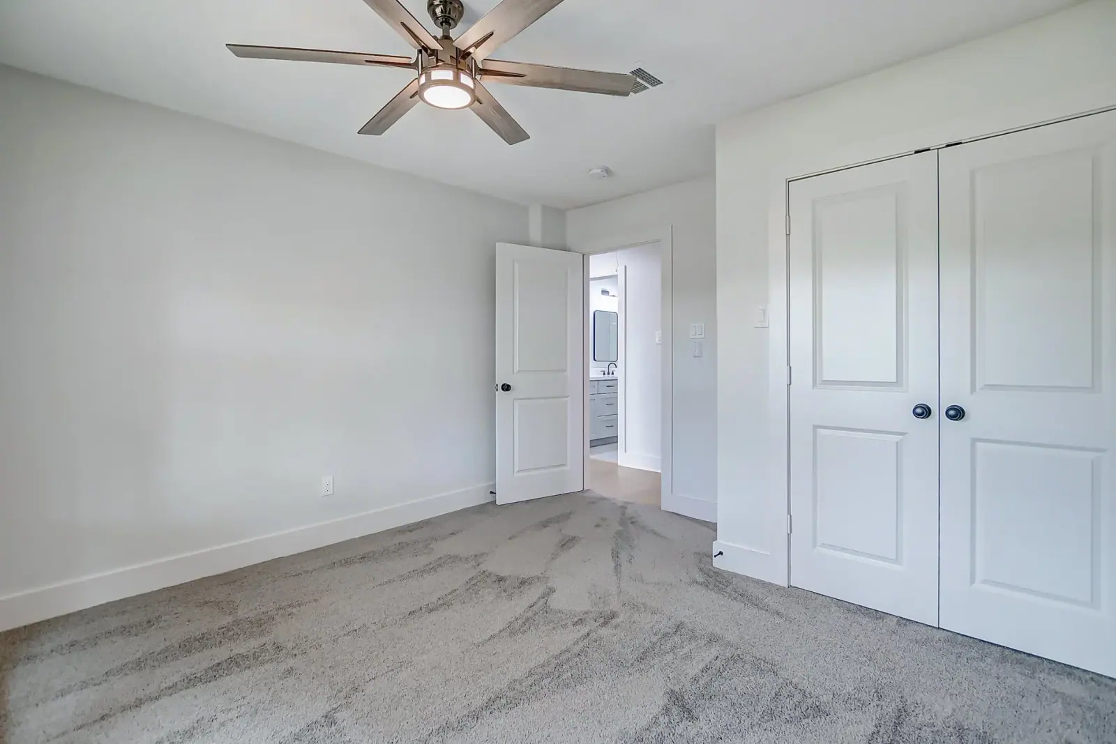 10421 Moorberry, photograph 19