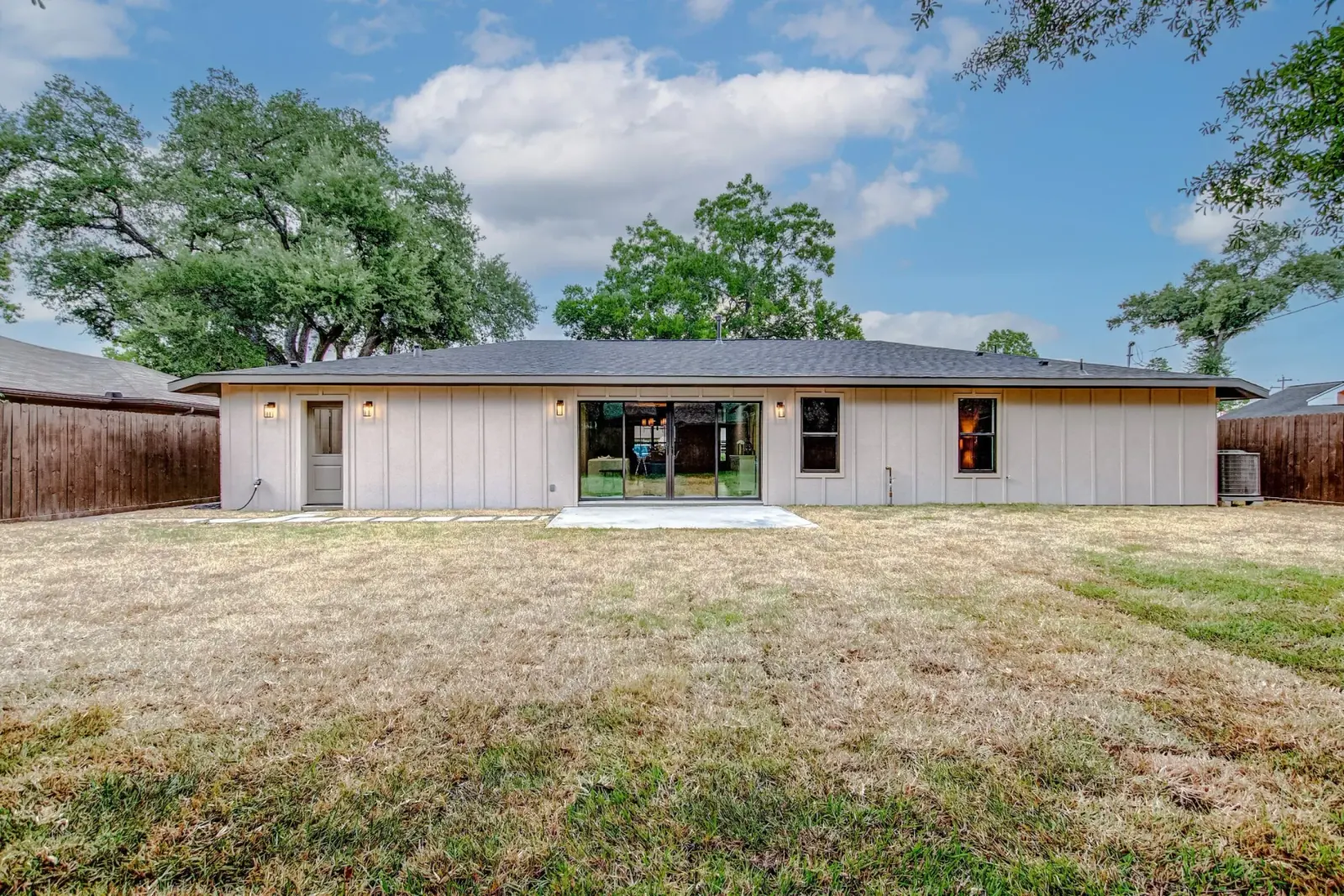 10421 Moorberry, photograph 47