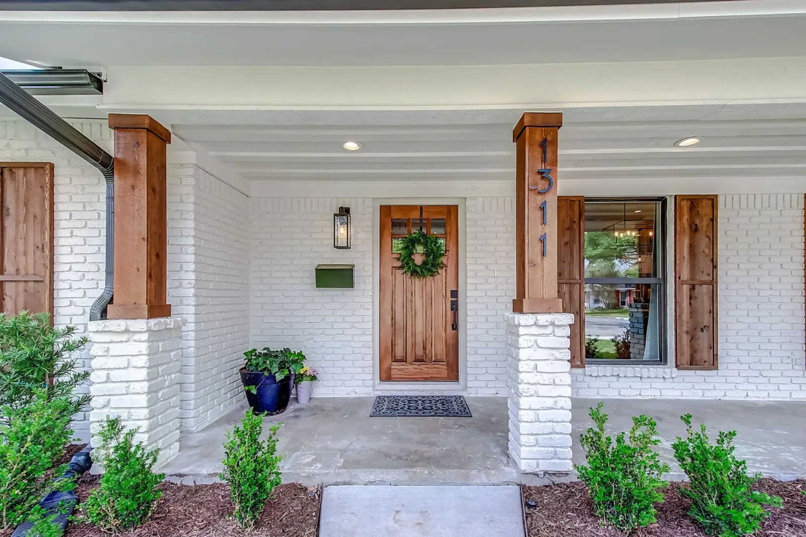 1311 Jeannine, photograph 3