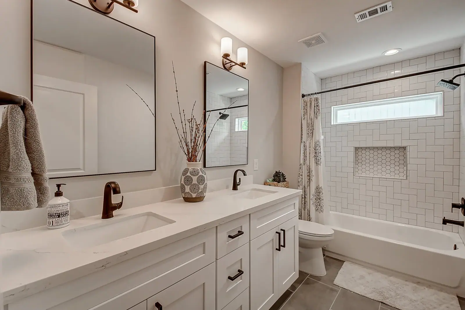1311 Jeannine, photograph 11