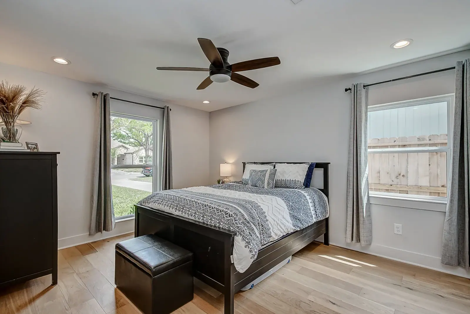 1311 Jeannine, photograph 18