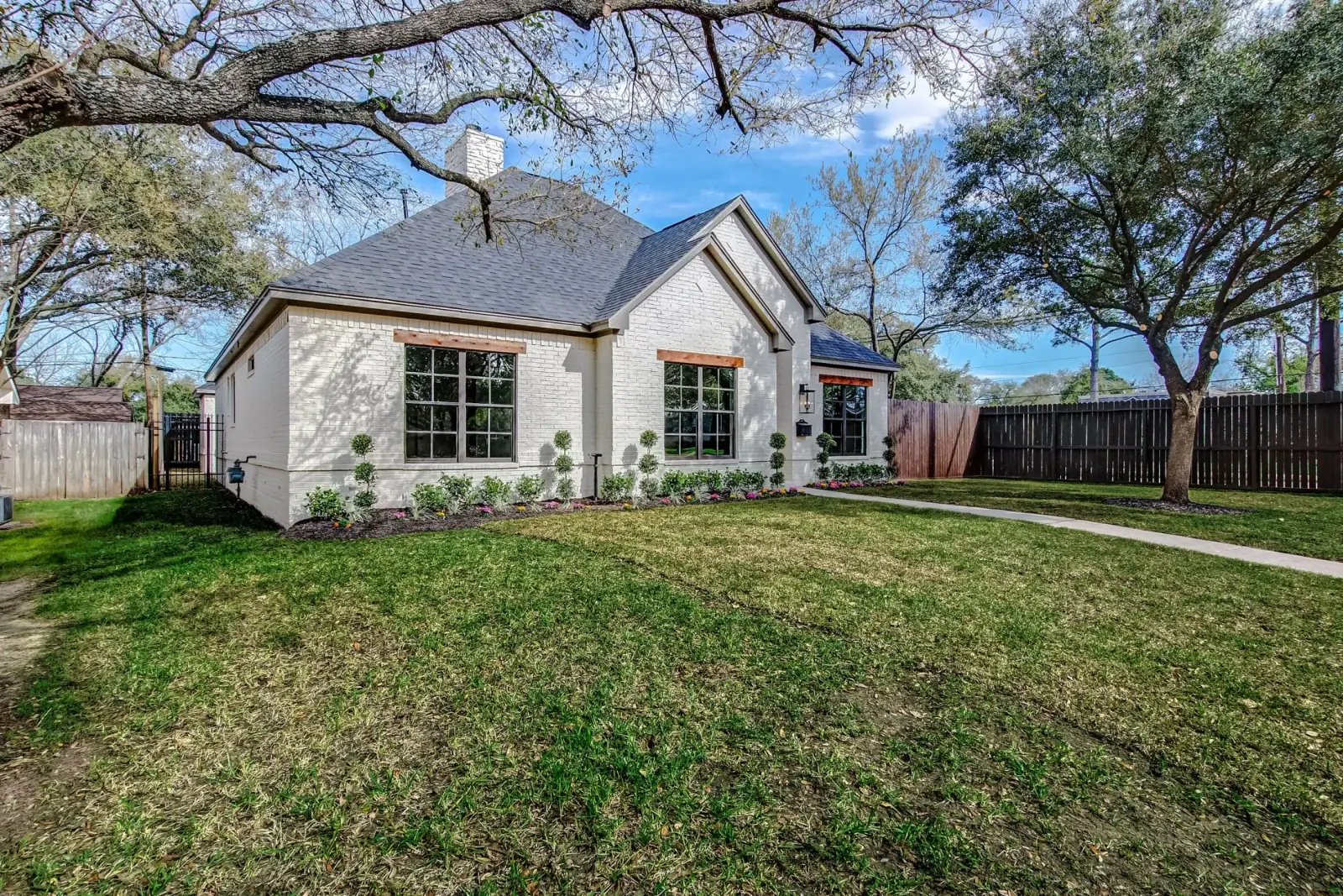 1802 Mill Creek, photograph 4
