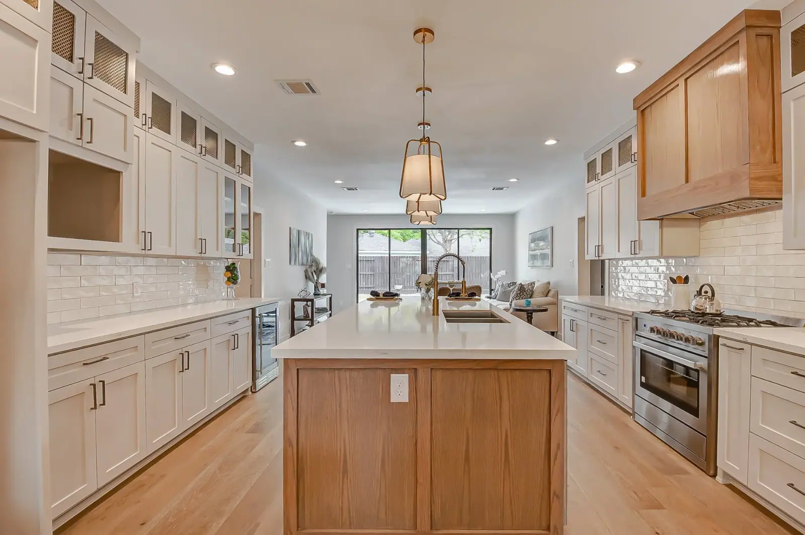 2610 Pine Village, photograph 10