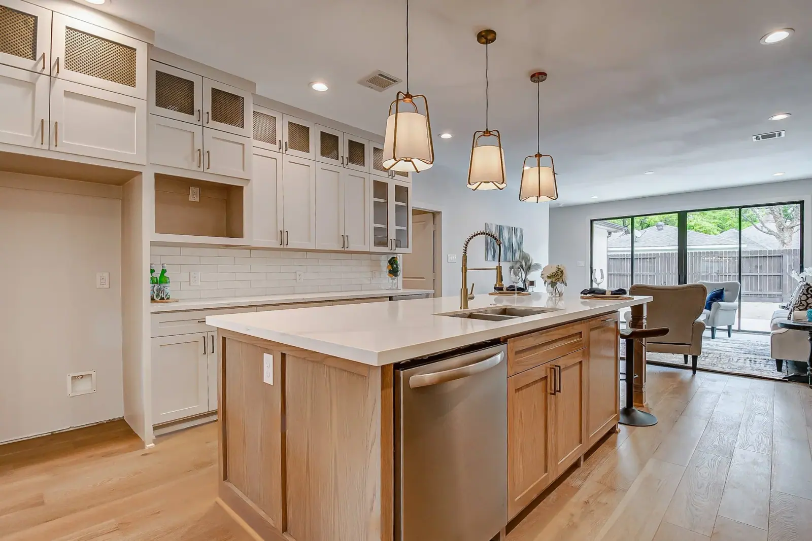 2610 Pine Village, photograph 11