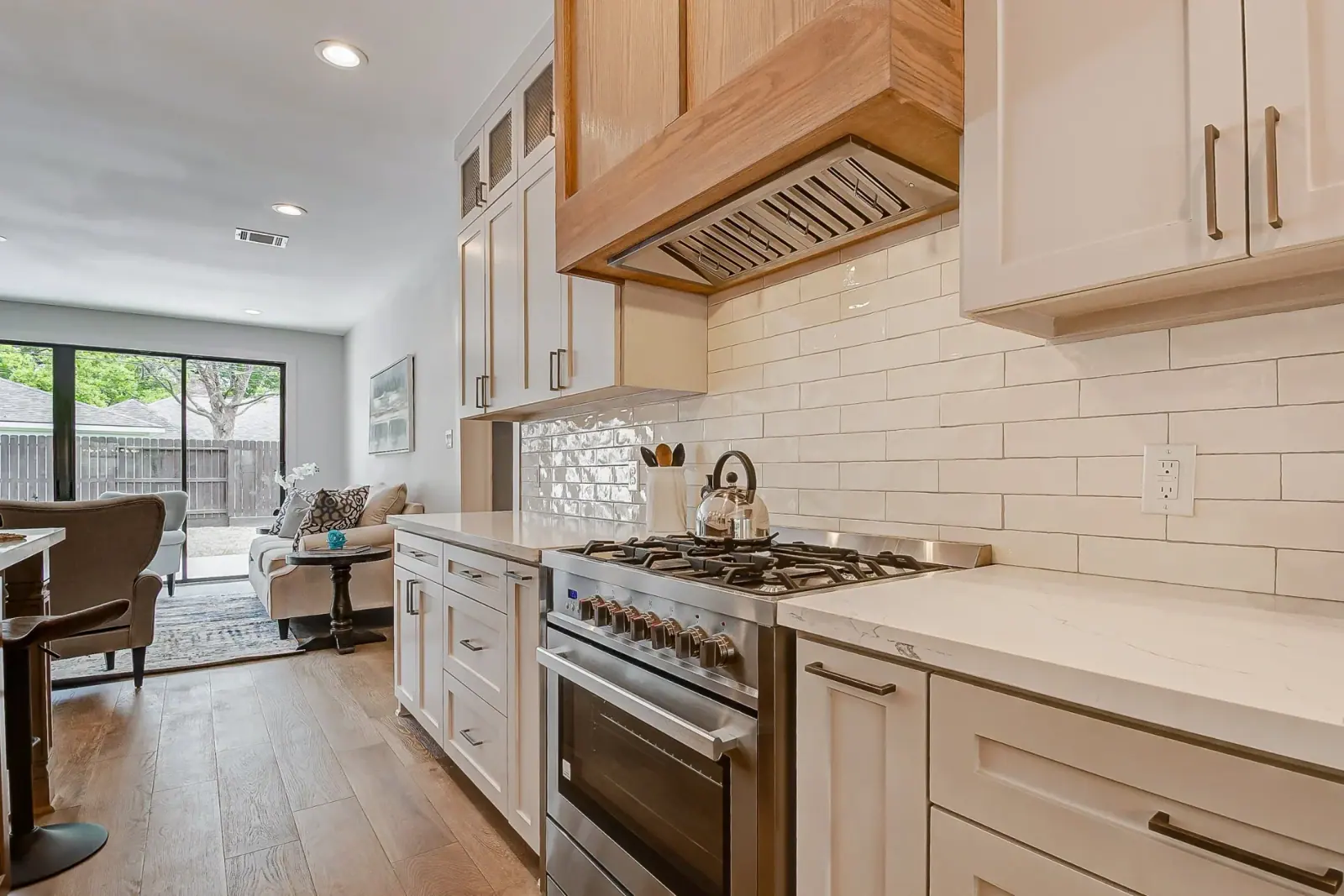 2610 Pine Village, photograph 13