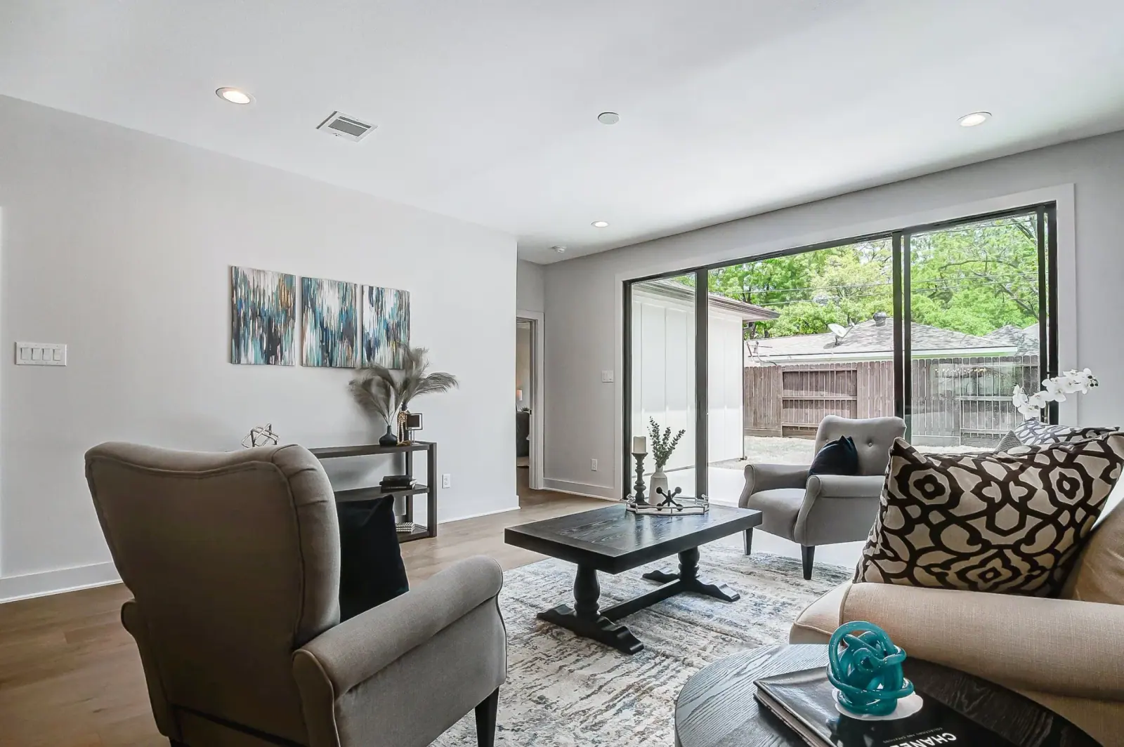 2610 Pine Village, photograph 19