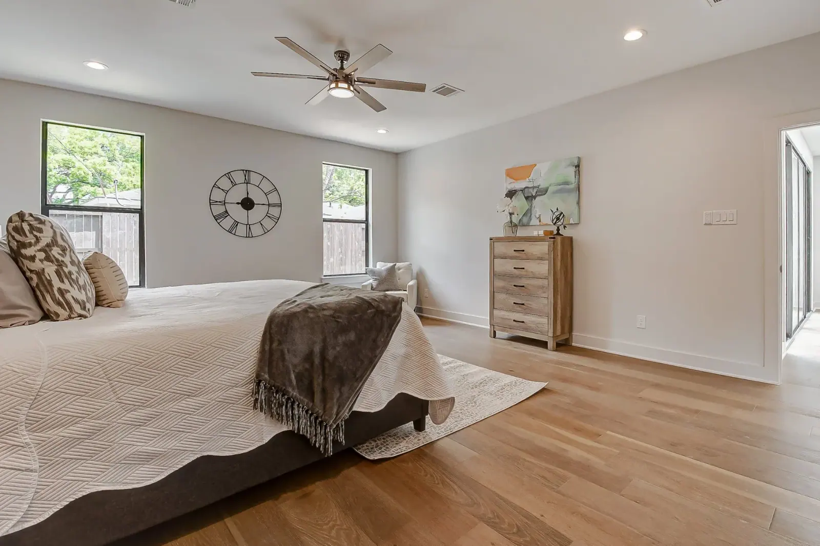 2610 Pine Village, photograph 34