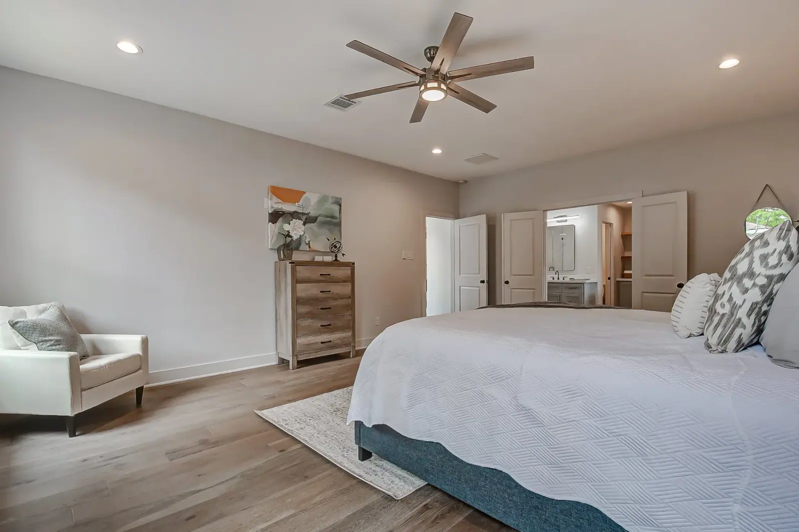 2610 Pine Village, photograph 36