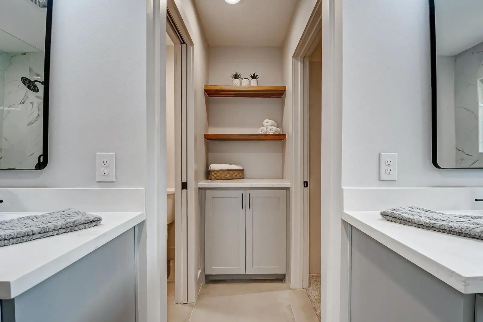 2610 Pine Village, photograph 42