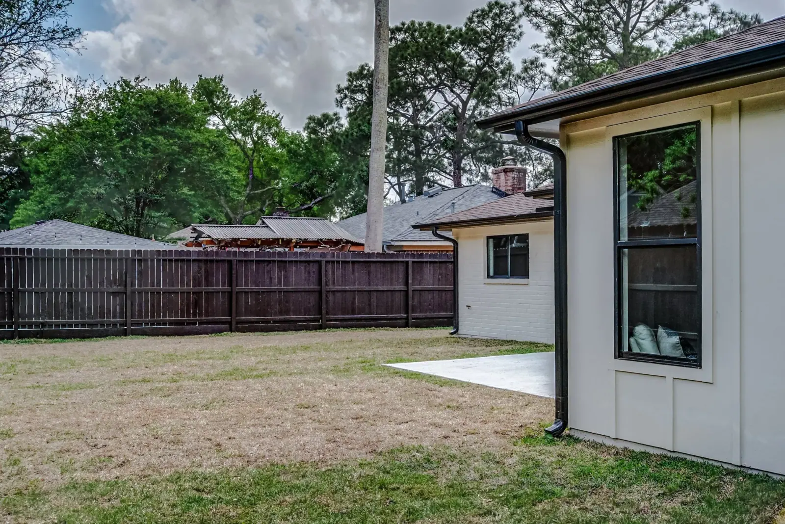 2610 Pine Village, photograph 47
