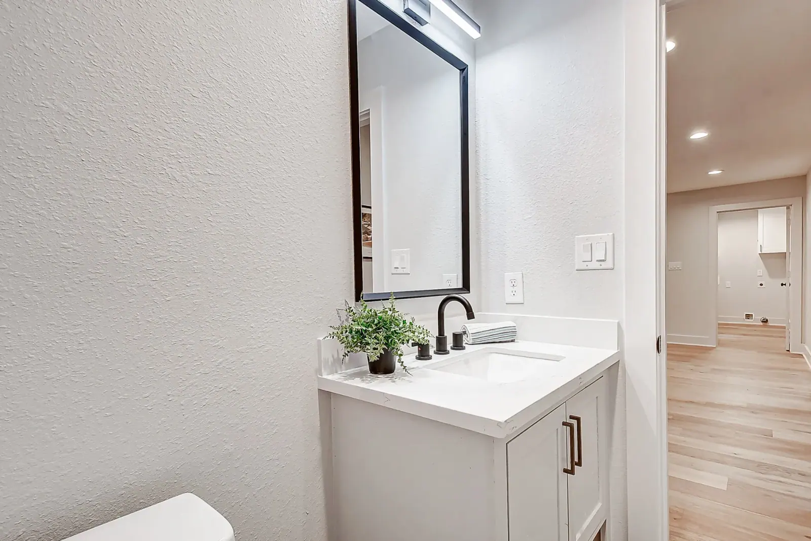 2750 Quincannon, photograph 14