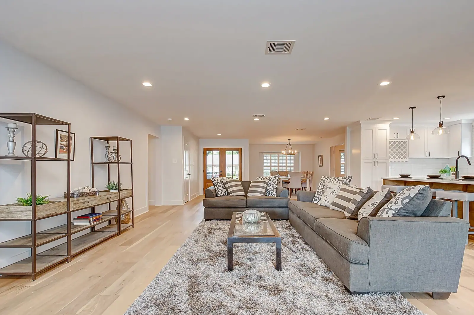 2822 Stetson, photograph 18
