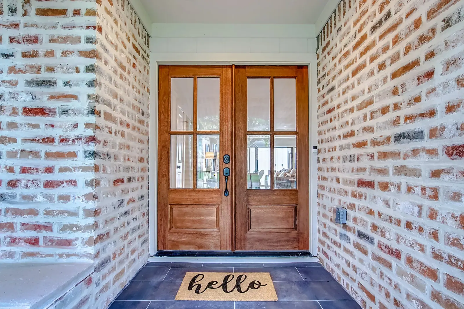 2911 Stetson, photograph 2