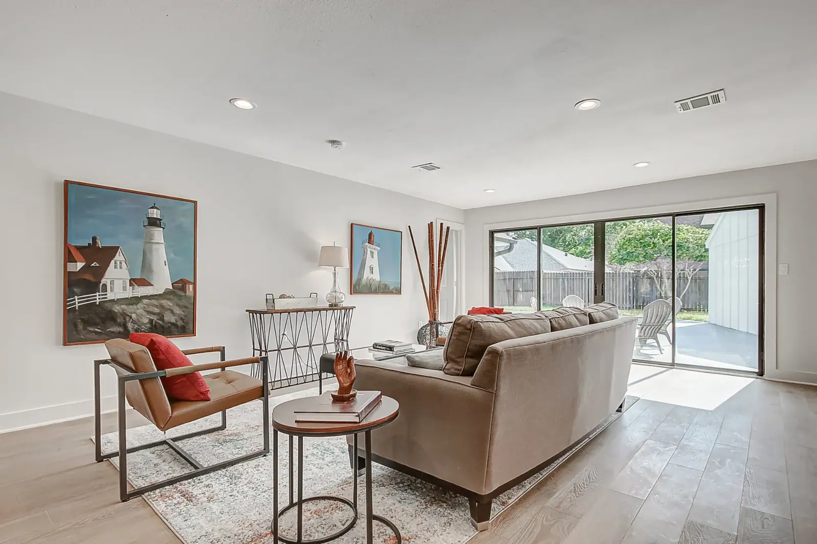 2911 Stetson, photograph 6