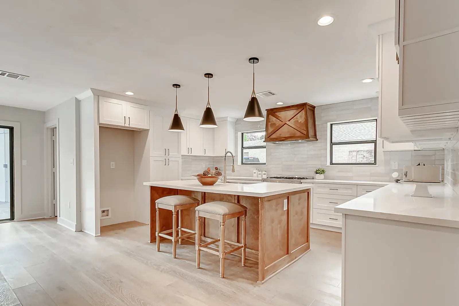 2911 Stetson, photograph 18
