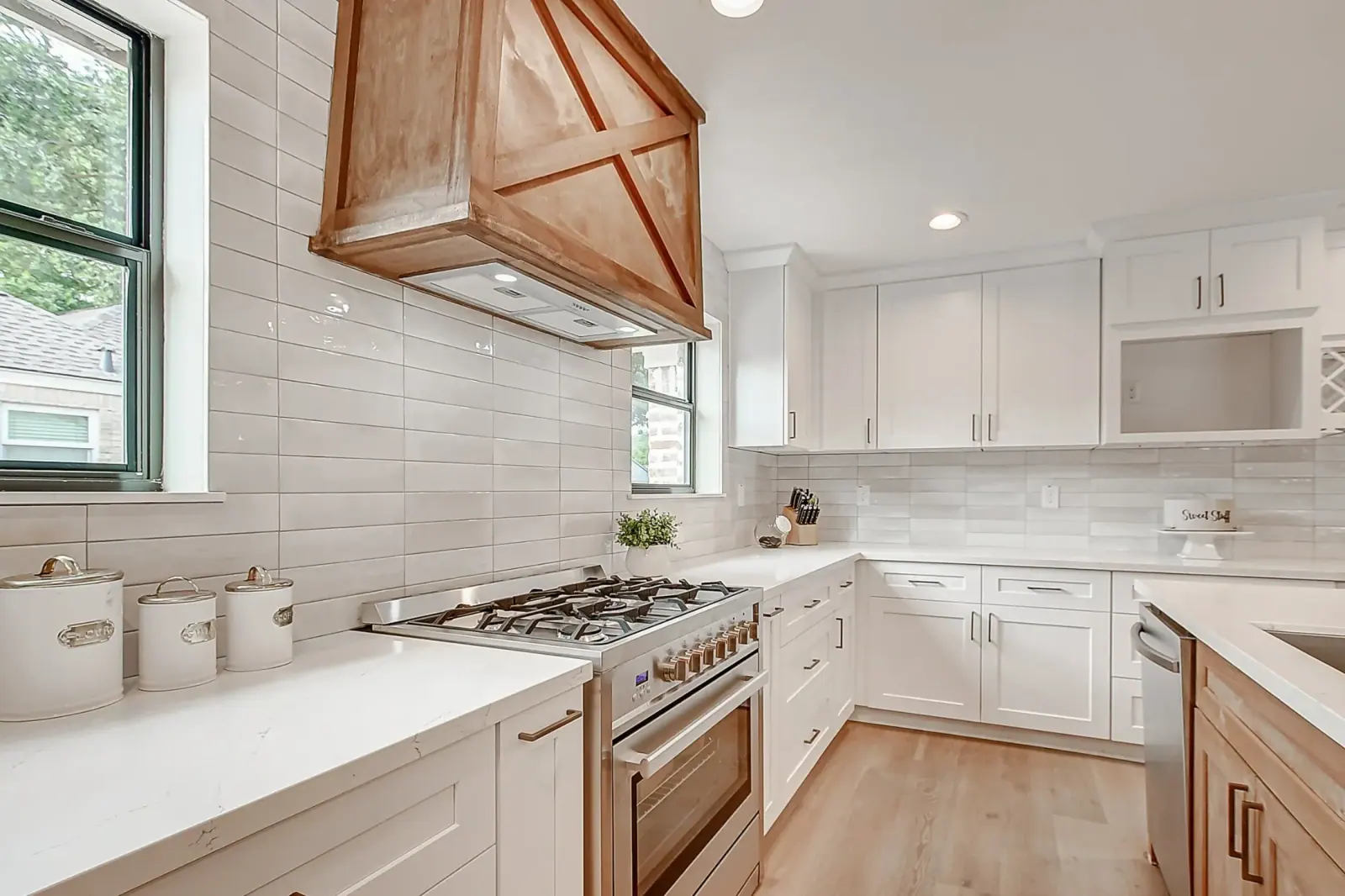 2911 Stetson, photograph 22