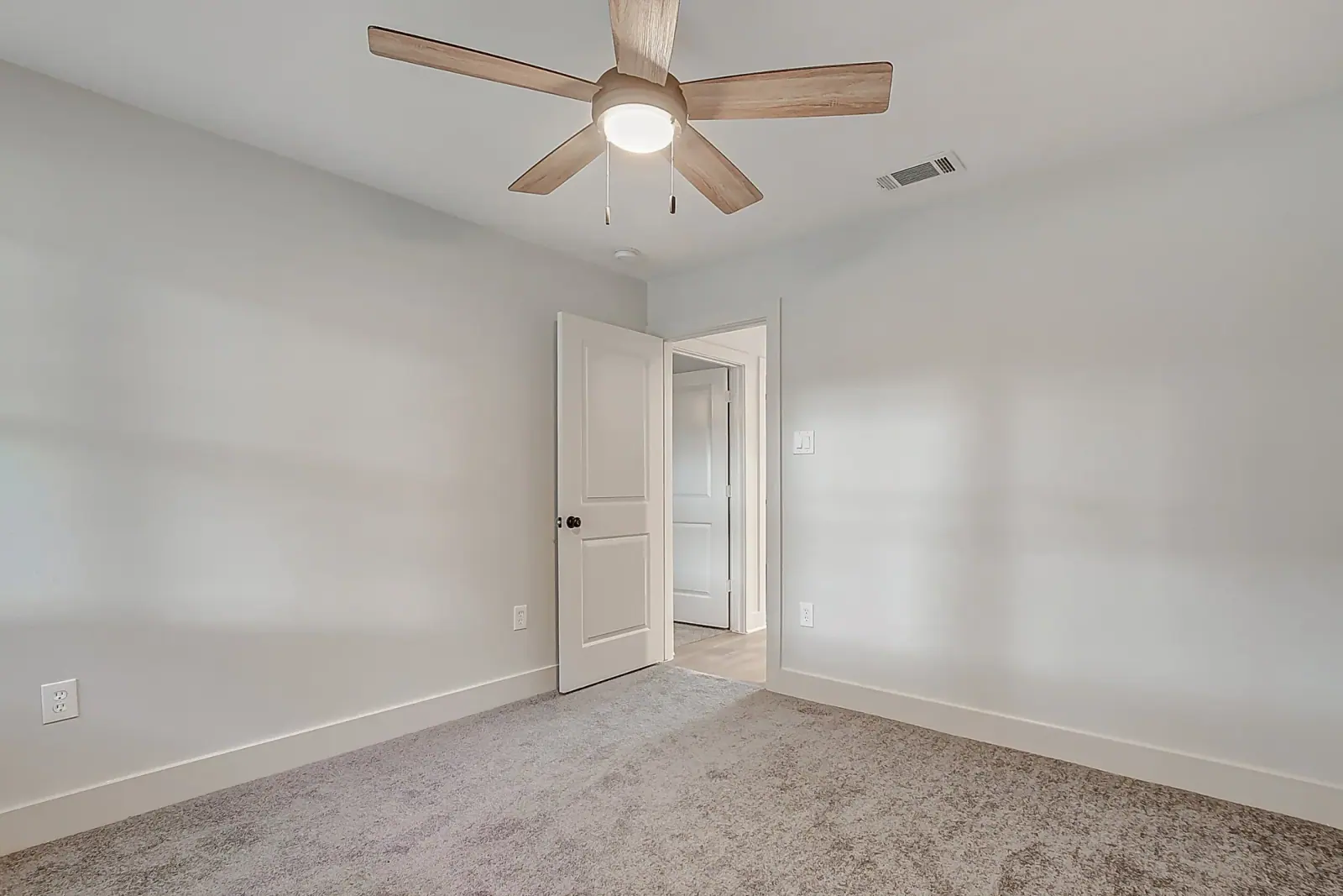 2911 Stetson, photograph 28