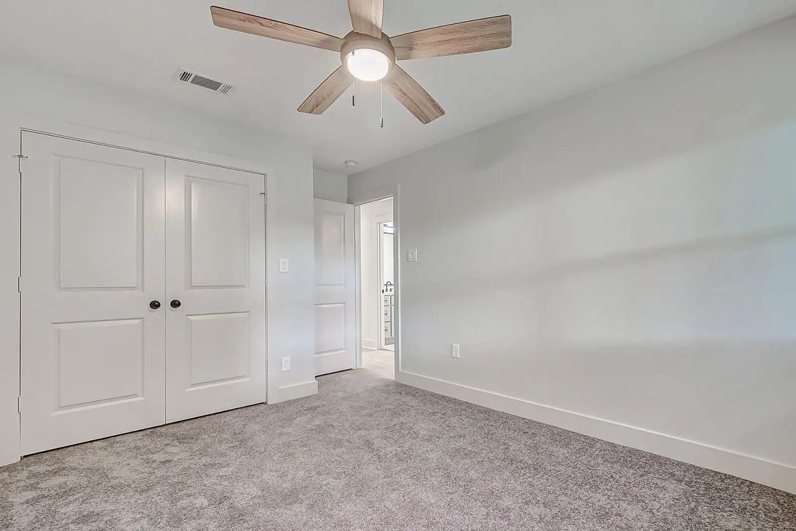 2911 Stetson, photograph 32