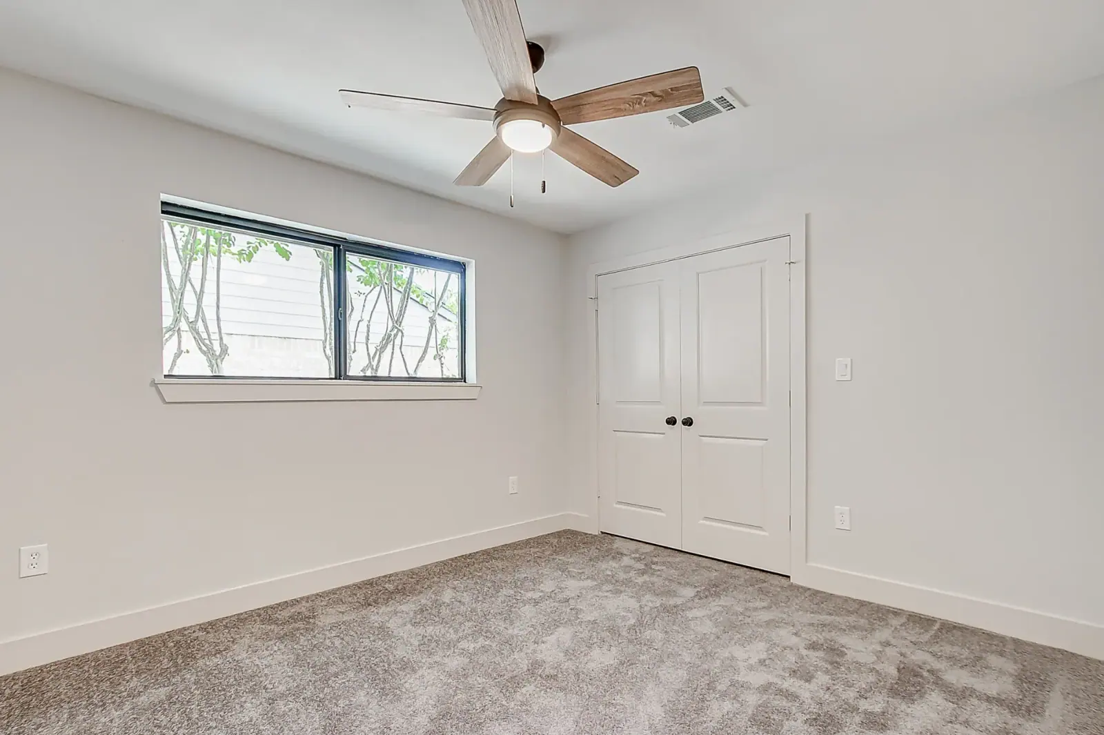 2911 Stetson, photograph 33