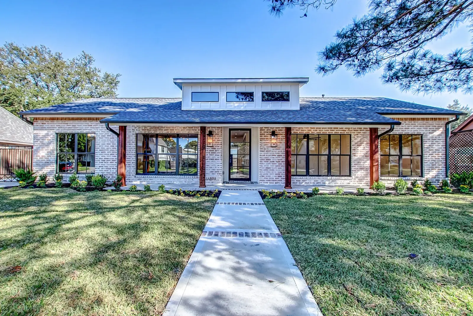 2926 Fontana, photograph 4