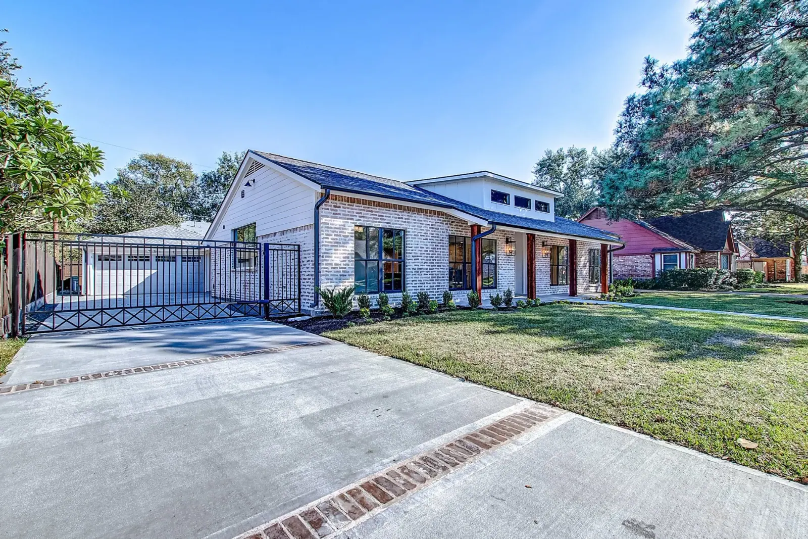 2926 Fontana, photograph 5