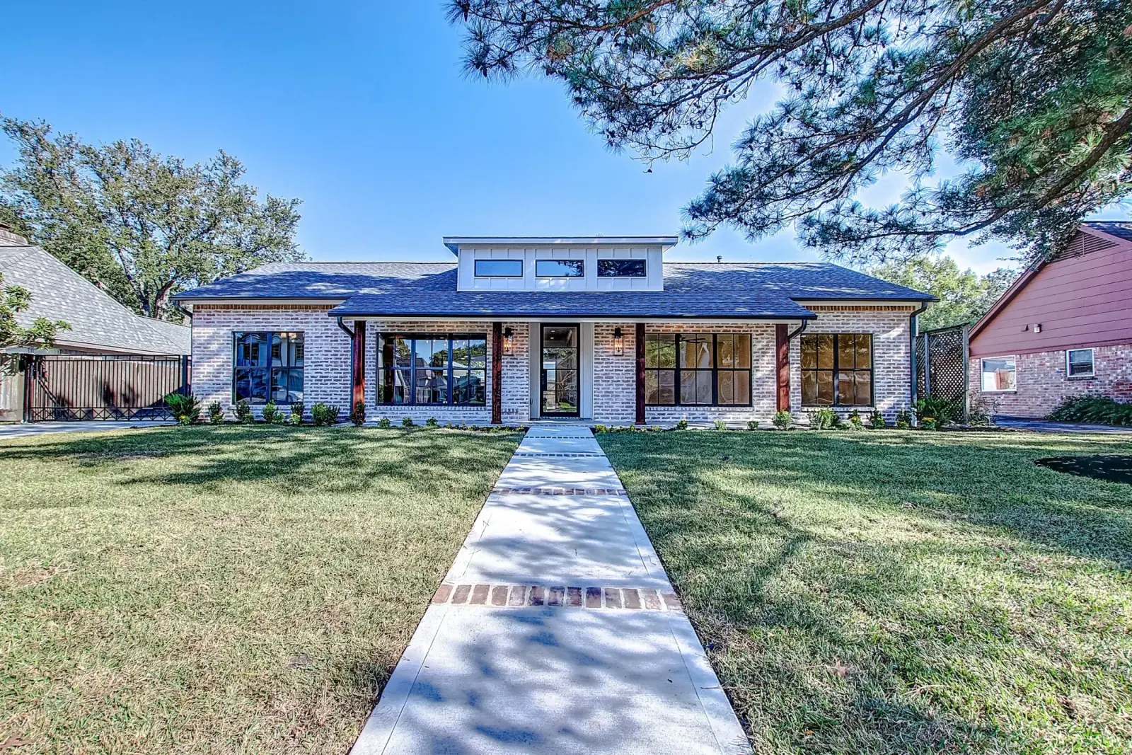 2926 Fontana, photograph 6