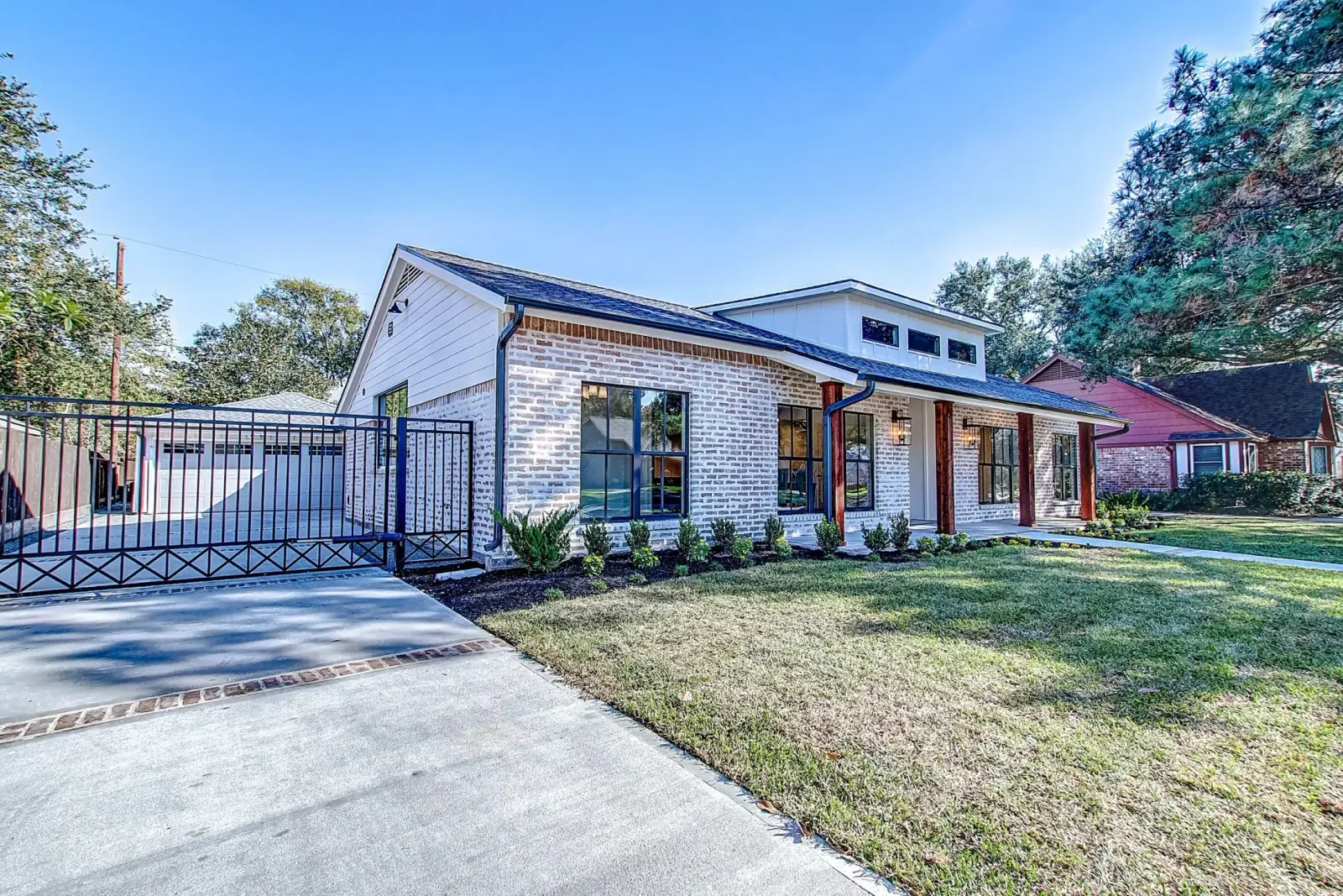 2926 Fontana, photograph 7
