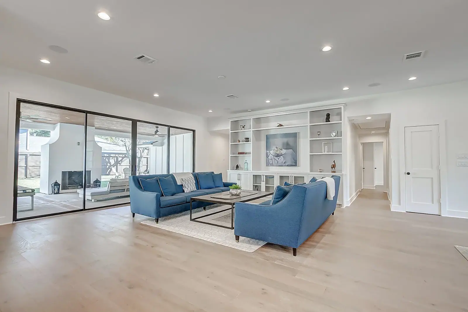 2926 Fontana, photograph 18