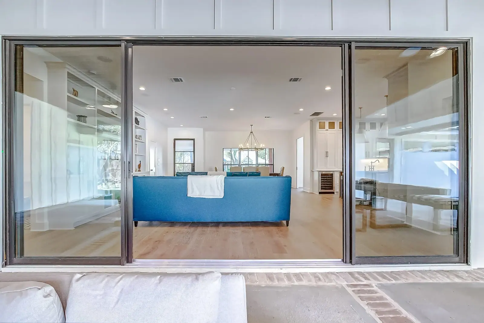 2926 Fontana, photograph 22