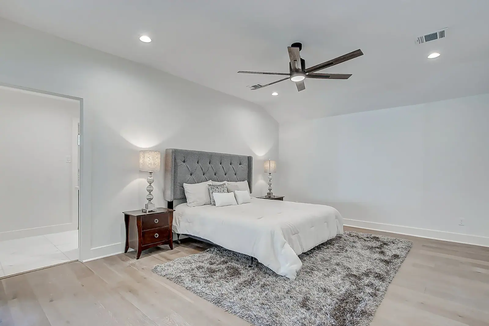 2926 Fontana, photograph 28