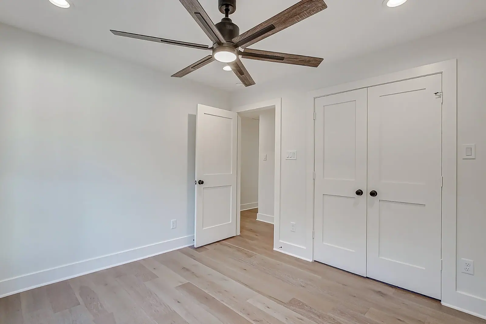 2926 Fontana, photograph 43