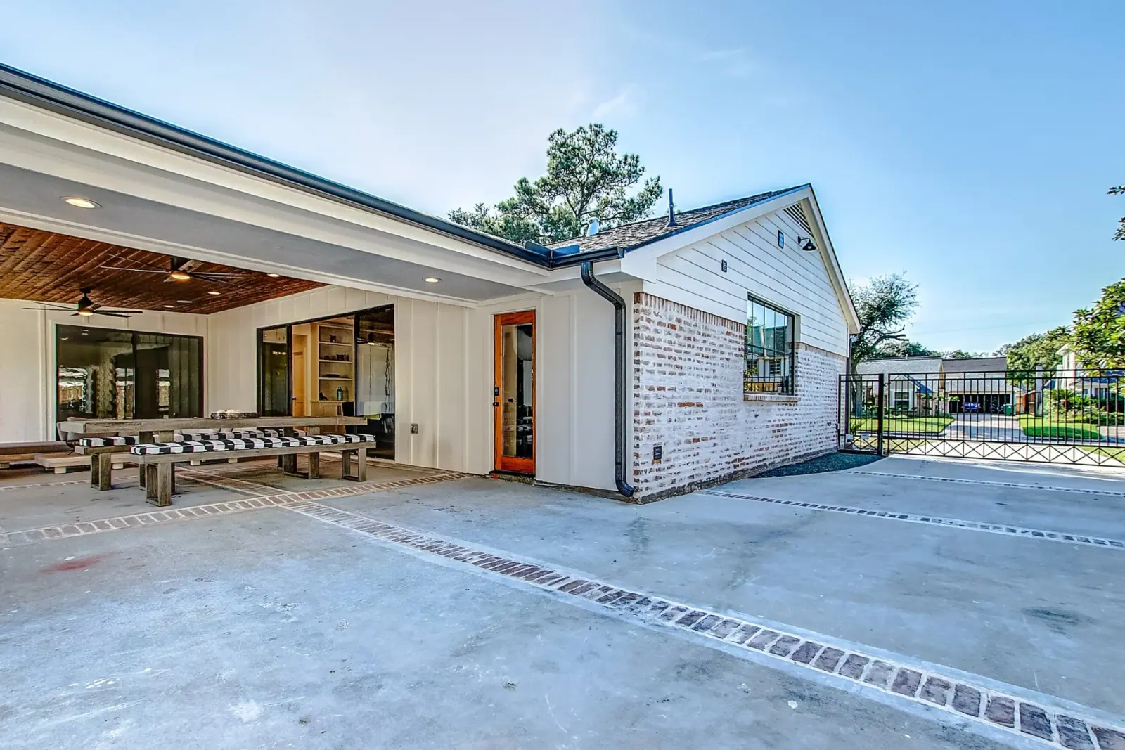 2926 Fontana, photograph 52