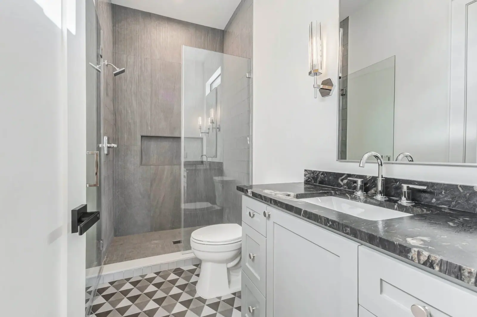 6911 Hartland, photograph 41