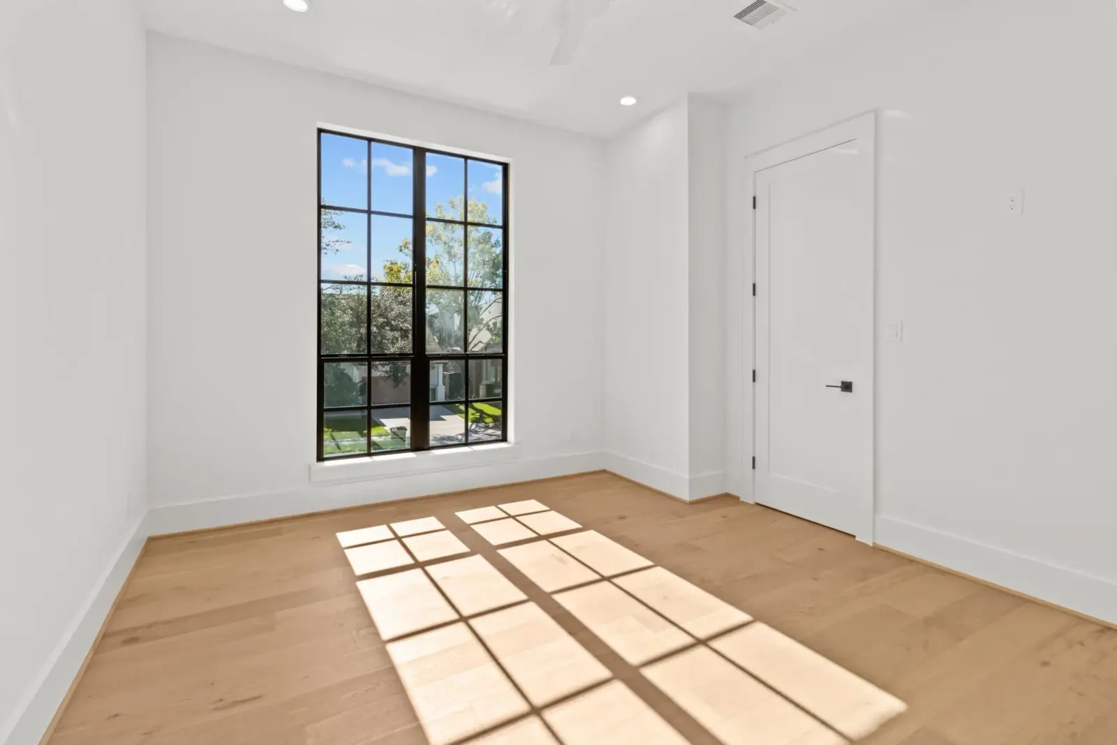 7210 Dearborn, photograph 27