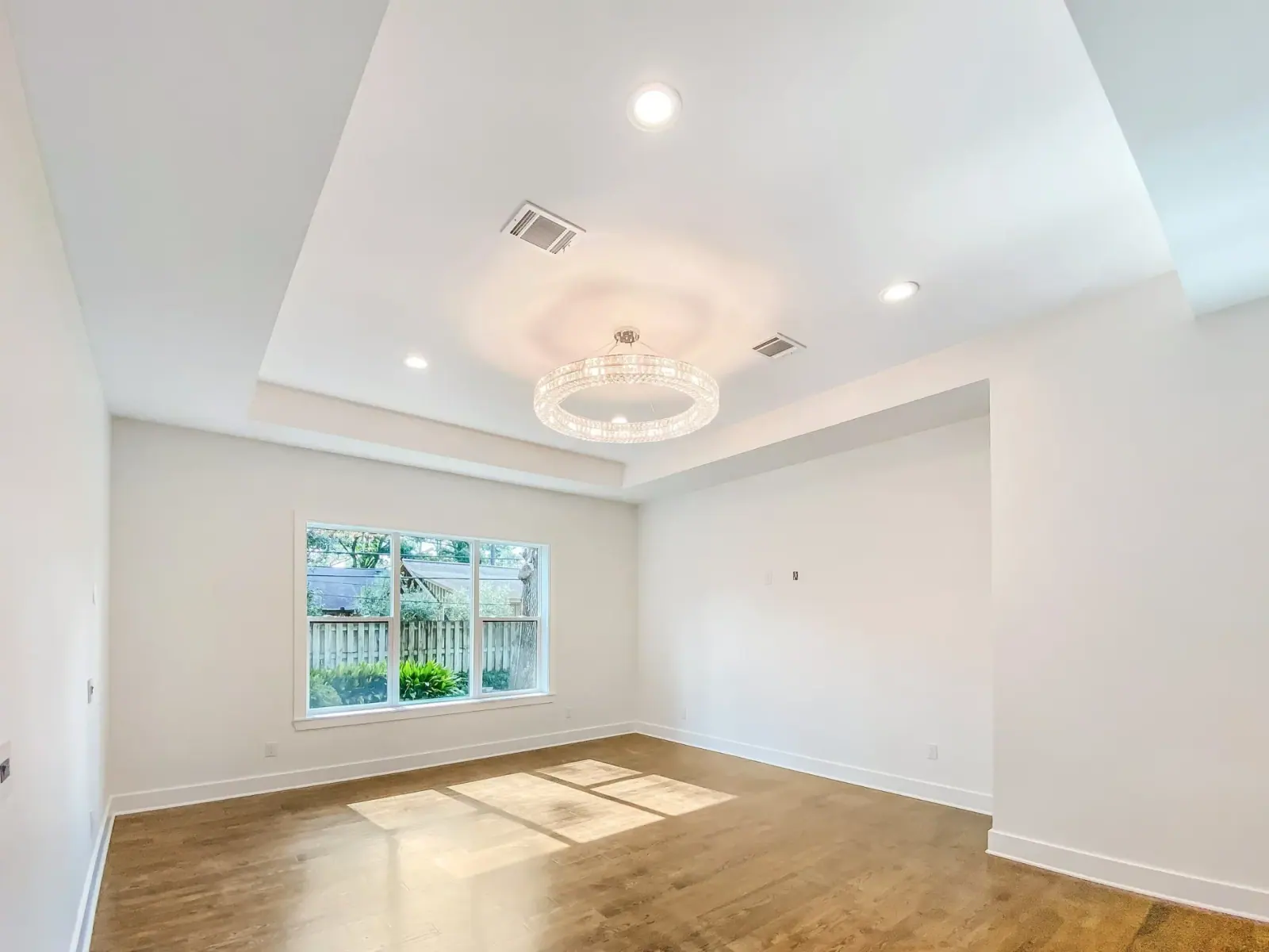 807 Saybrook, photograph 18