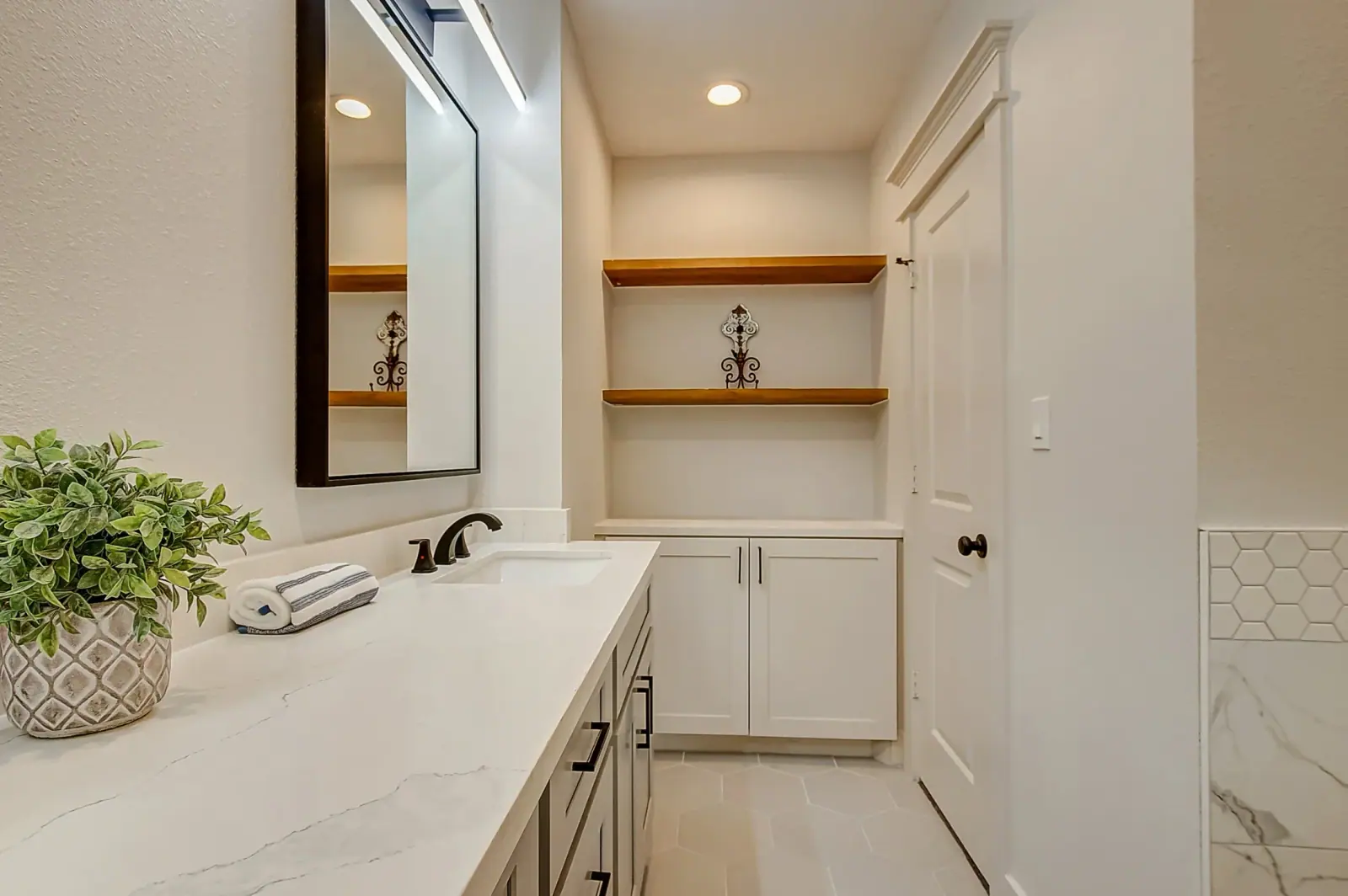 931 Key, photograph 44