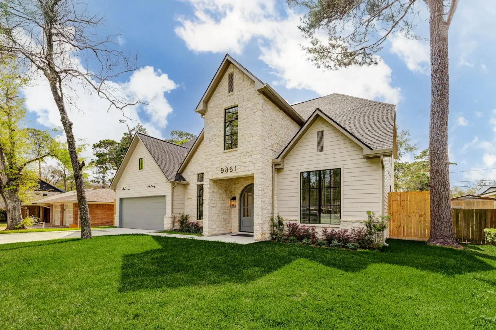 9851 Warwana, photograph 2