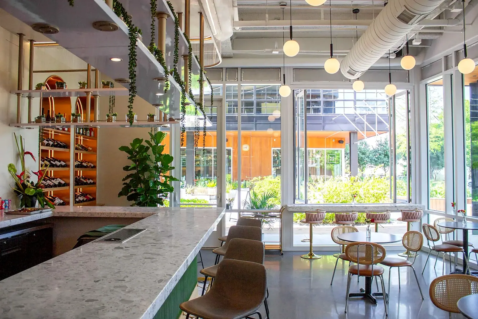 Fiora's Wine Bar, photograph 11
