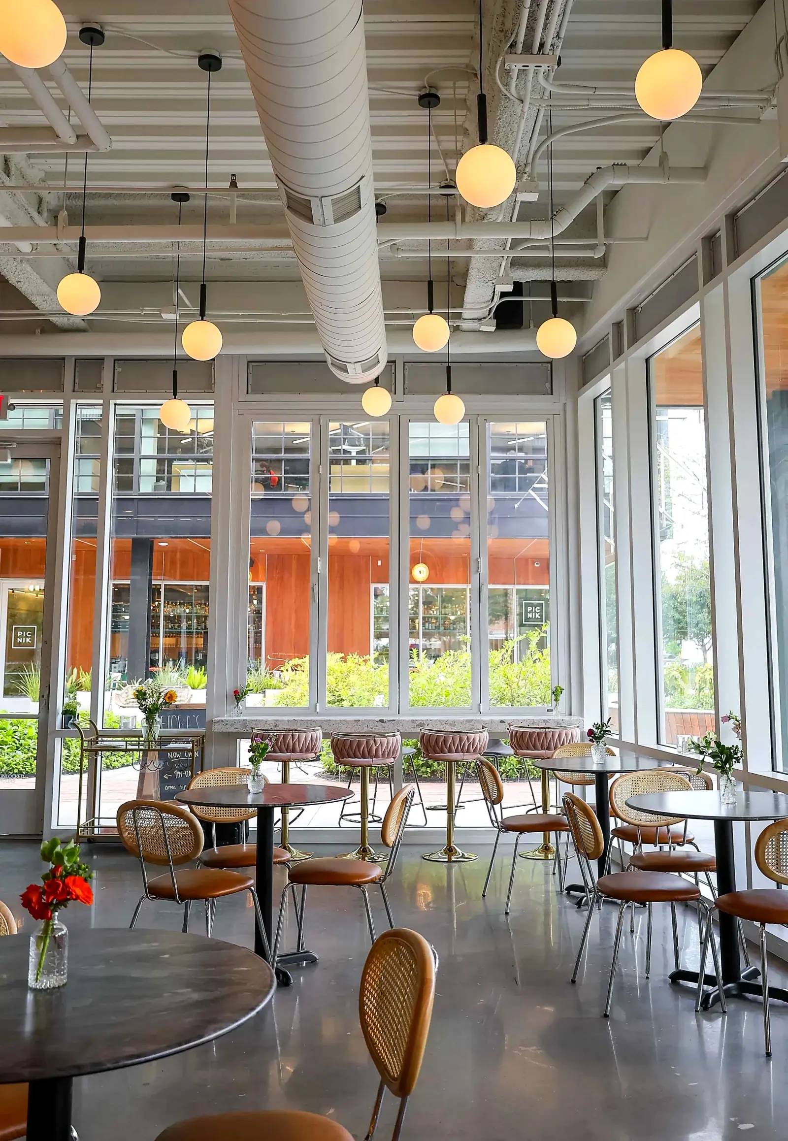 Fiora's Wine Bar, photograph 12