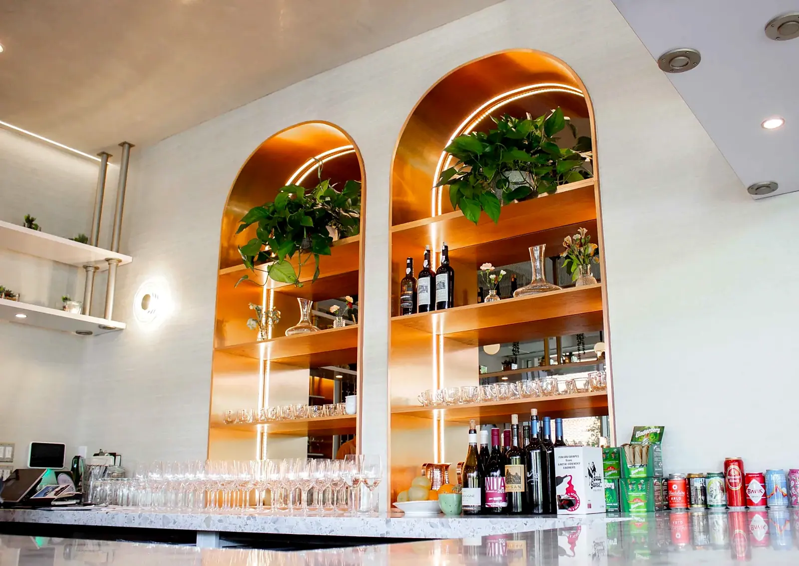 Fiora's Wine Bar, photograph 19
