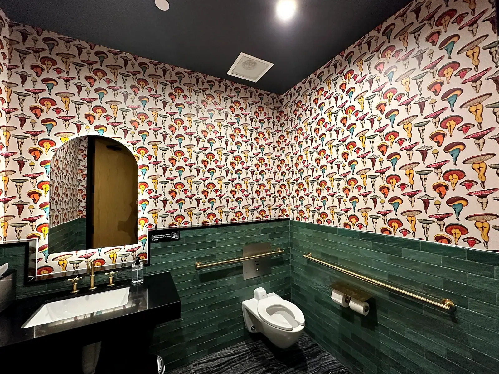 Fiora's Wine Bar, photograph 26